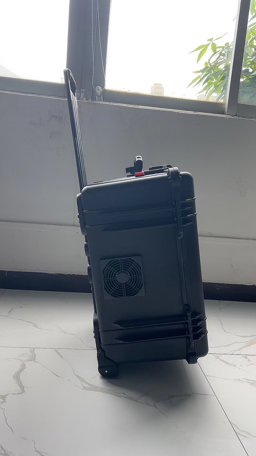 蓬莱手拉箱型移动通信干扰器
